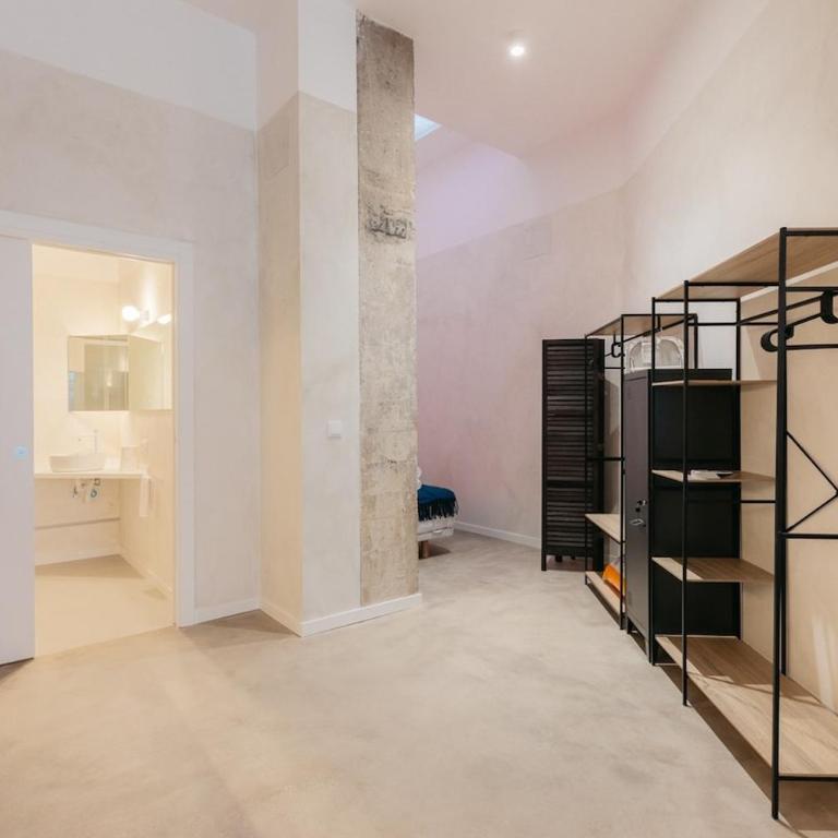 Chic & Cozy Stay in Valencia - Two-Bedroom Apartment - 13