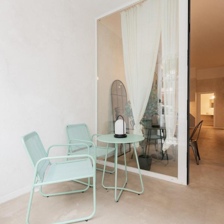 Chic & Cozy Stay in Valencia - Two-Bedroom Apartment - 18