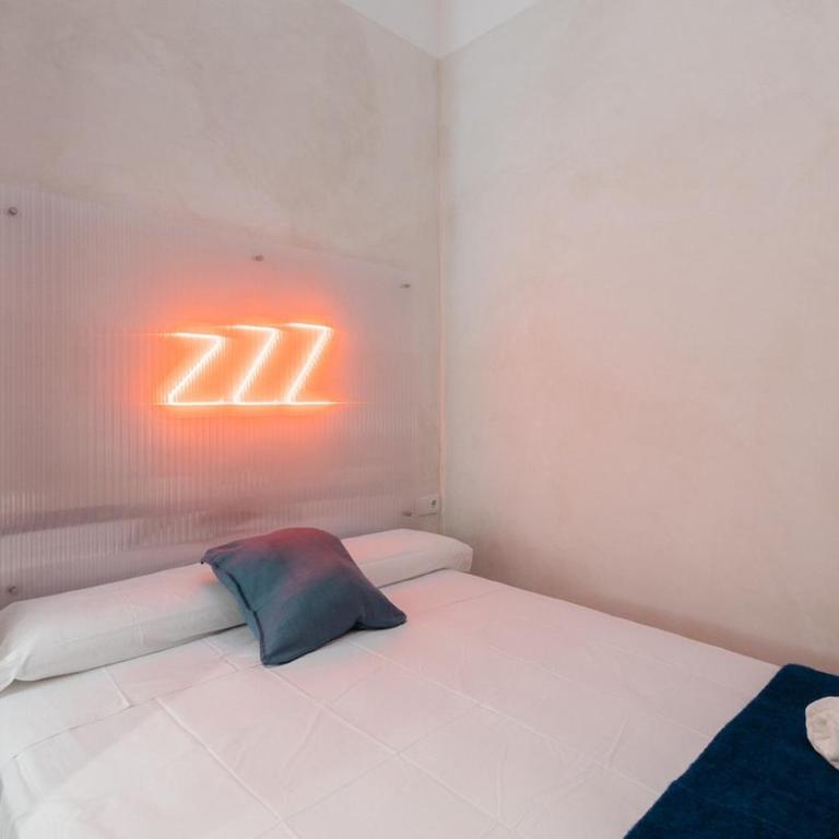 Chic & Cozy Stay in Valencia - Two-Bedroom Apartment - 21