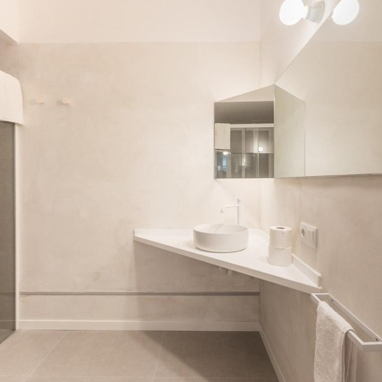 Chic & Cozy Stay in Valencia - Two-Bedroom Apartment - 23