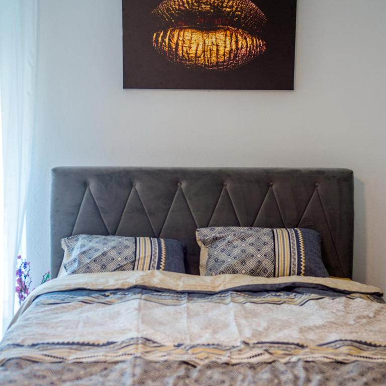 Apartment Luxe Bridge Escape - One-Bedroom Apartment with River View - 27