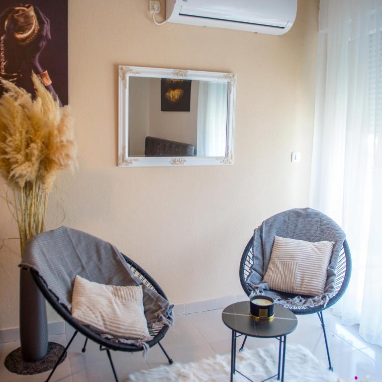 Apartment Luxe Bridge Escape - One-Bedroom Apartment with River View - 20