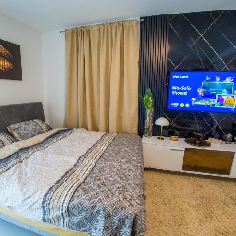 Apartment Luxe Bridge Escape - One-Bedroom Apartment with River View - 7