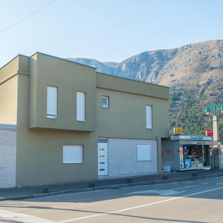 Apartment Luxe Bridge Escape - One-Bedroom Apartment with River View - 8