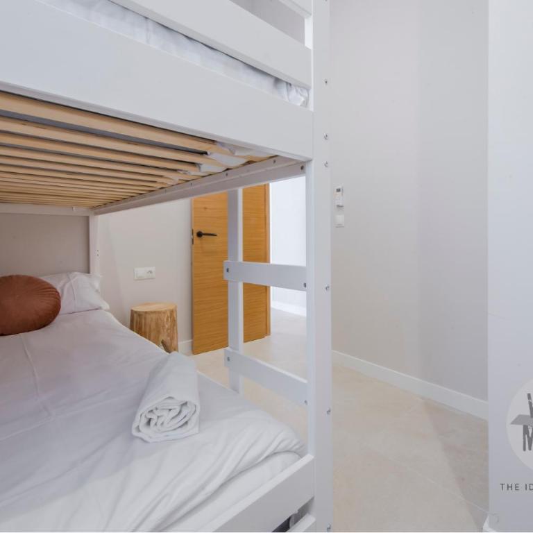 Tarde de Madrid para 8 en Tesoro 6 - Three-Bedroom Apartment - 16