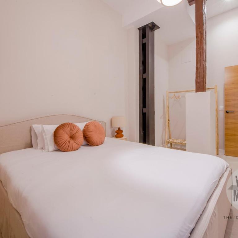Tarde de Madrid para 8 en Tesoro 6 - Three-Bedroom Apartment - 27