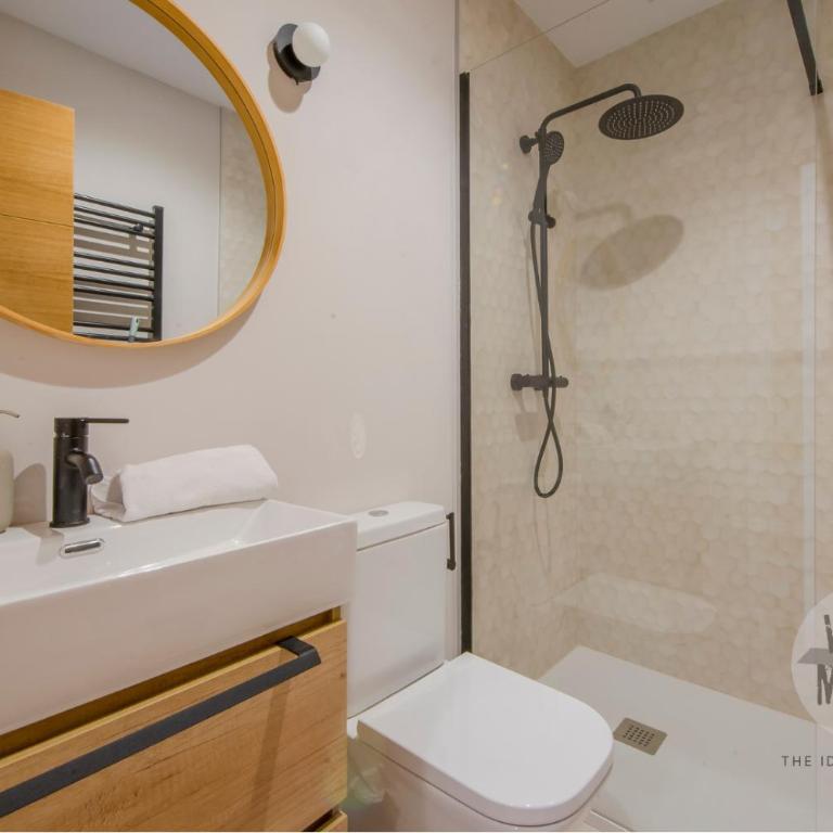 Tarde de Madrid para 8 en Tesoro 6 - Three-Bedroom Apartment - 20