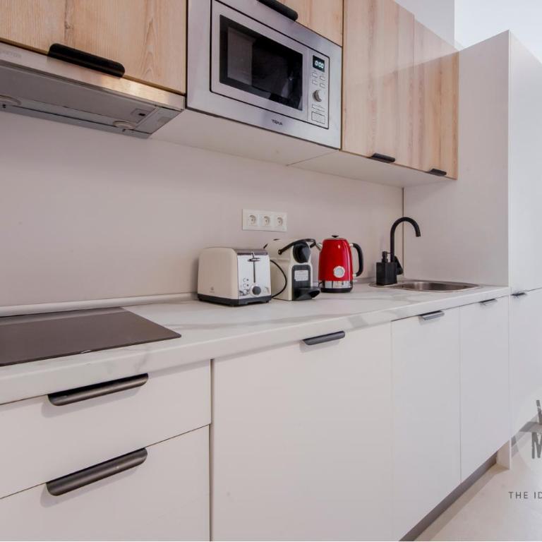 Tarde de Madrid para 8 en Tesoro 6 - Three-Bedroom Apartment - 11