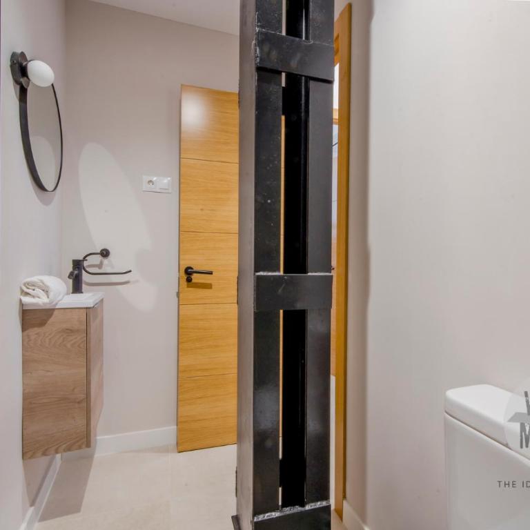 Tarde de Madrid para 8 en Tesoro 6 - Three-Bedroom Apartment - 33