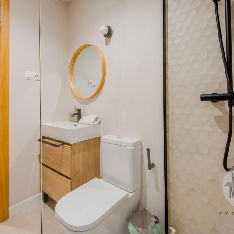 Tarde de Madrid para 8 en Tesoro 6 - Three-Bedroom Apartment - 19