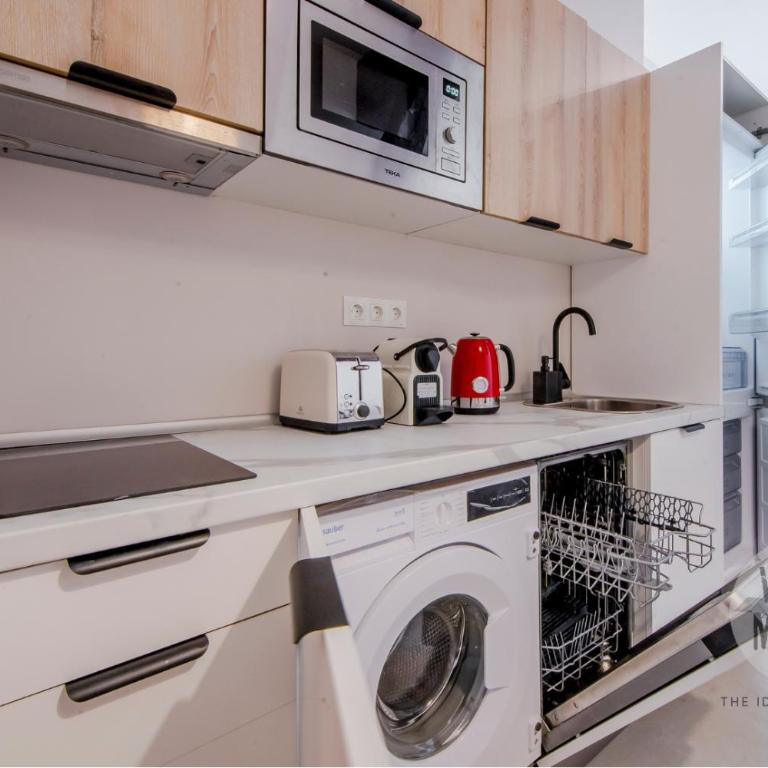 Tarde de Madrid para 8 en Tesoro 6 - Three-Bedroom Apartment - 12