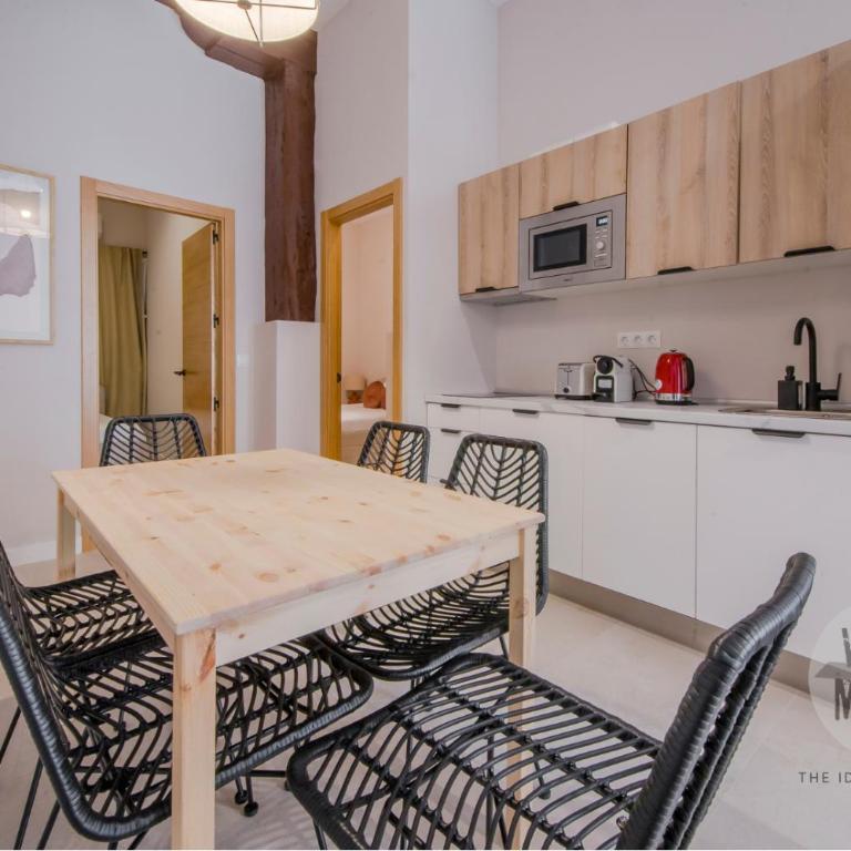 Tarde de Madrid para 8 en Tesoro 6 - Three-Bedroom Apartment - 6