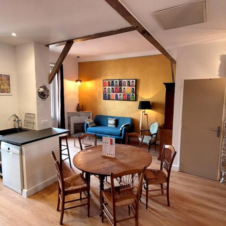 ZePerfectPlace - Vieux Nice Garibaldi 3 chambres - Three-Bedroom Apartment- no lift-3rd floor - 35