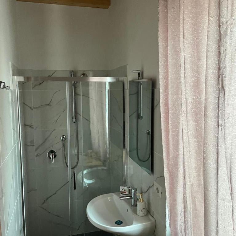 New House - Large Single Room - 6