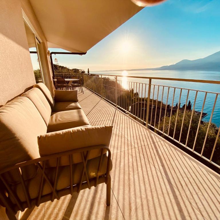Villa Holzi - Deluxe Two-Bedroom Apartment Top Floor with King Bed, Pool, Balcony and Lake View - 6