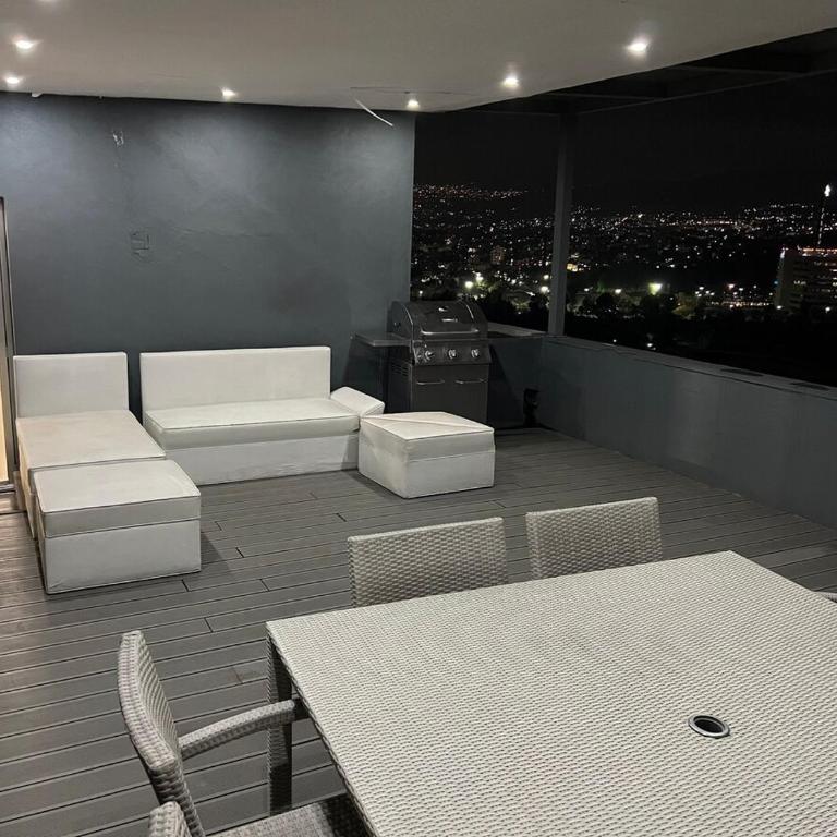 Spectacular PH with office in front of Perisur - One-Bedroom Apartment - 15