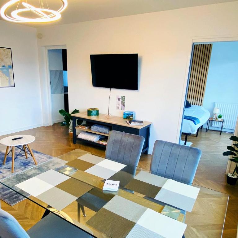 Panorama Stay, Pool, Balcony and Mountain View - Apartment mit 2 Schlafzimmern - 9