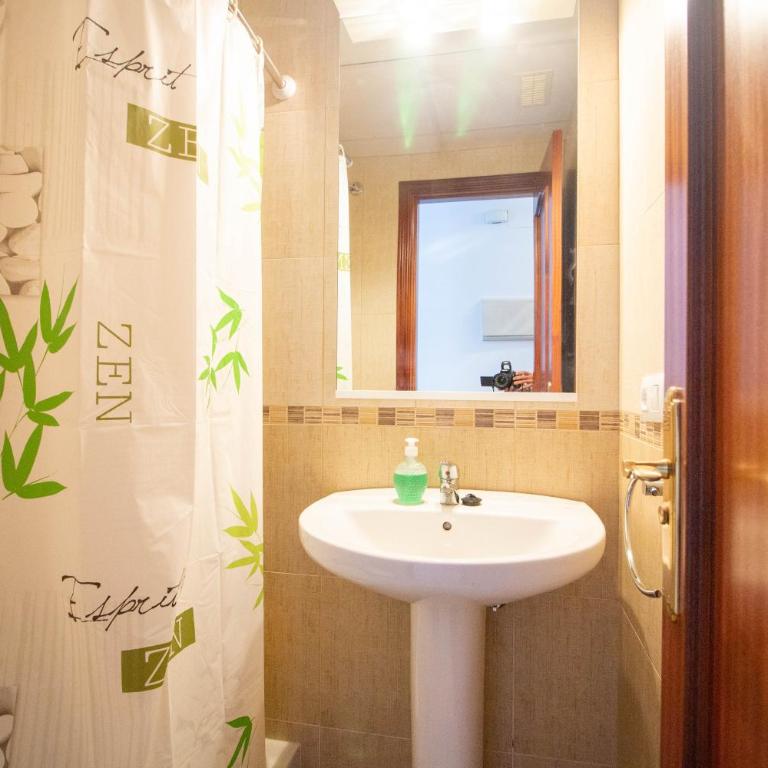SpainKarmaSun - Three-Bedroom Apartment - 23