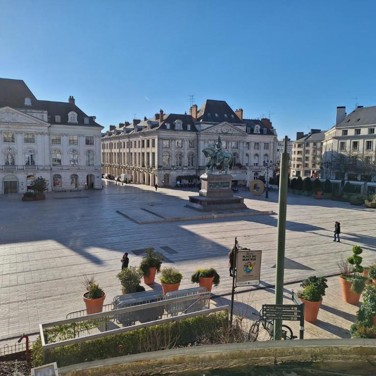 La Rotonde - Vue sur Place du Martroi Orléans - Climatisation - 5 pers - Hypercentre - Apartamento de 2 dormitorios con vistas - 25