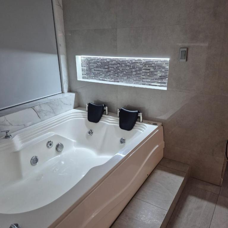 Sky Towers - Suite - 3
