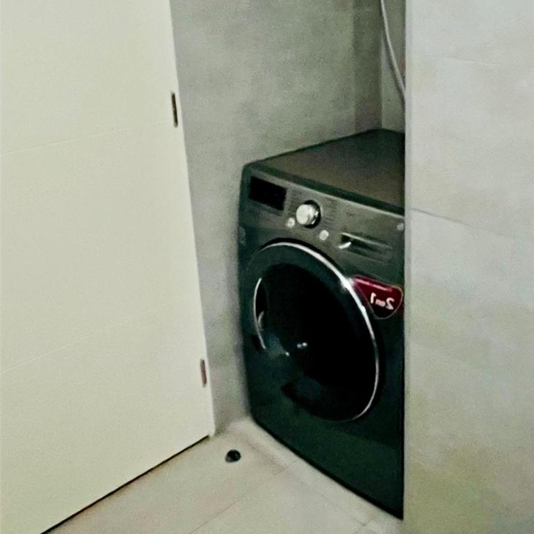 Moderno Departamento Equipado Estacionamiento Privado 2D-2B con Excelente ubicación en Los Ángeles - Apartamento de 2 dormitorios - 24