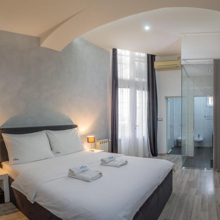 Central Park Residence - Komfor Dvokrevetna Soba sa Bračnim Krevetom - 1