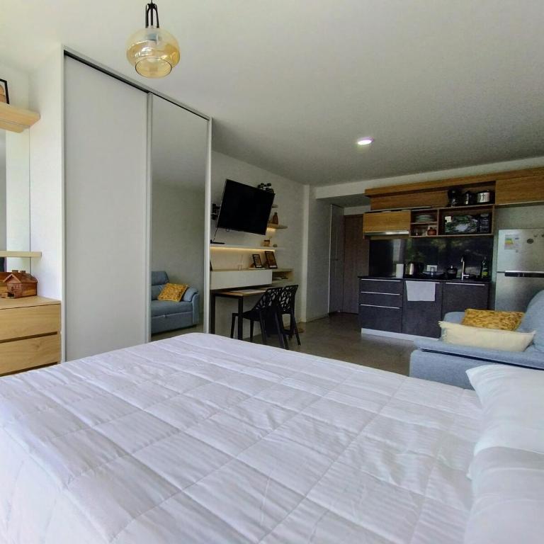 A Unique Stay in a Unique Neighborhood - One-Bedroom Apartment - 17