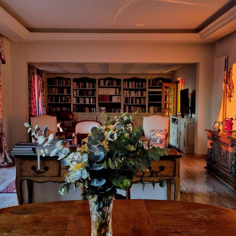 Luxury Villa with Panoramic Views, Pool & Serene Garden Retreat - Villa - Vue sur Mer - 2