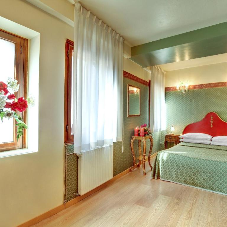 Locanda Antico Fiore - Camera Matrimoniale con Vista Canale - 1