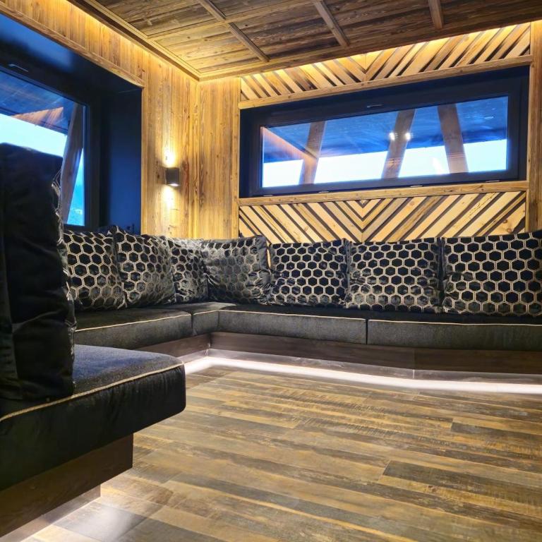 Chalet in Zillertal near Ski Slopes & Whirlpool - Ferienhaus mit 8 Schlafzimmern - 3