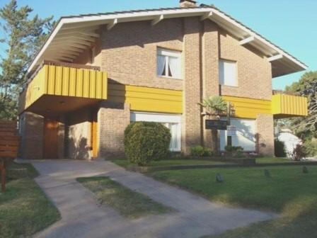 Casa tipo Dúplex en zona Golf de Pinamar, a 4 cuadras de la playa y 10 del Centro! Unidad A, De los Pingüinos y Sirenas - Casa de 3 dormitorios - 1