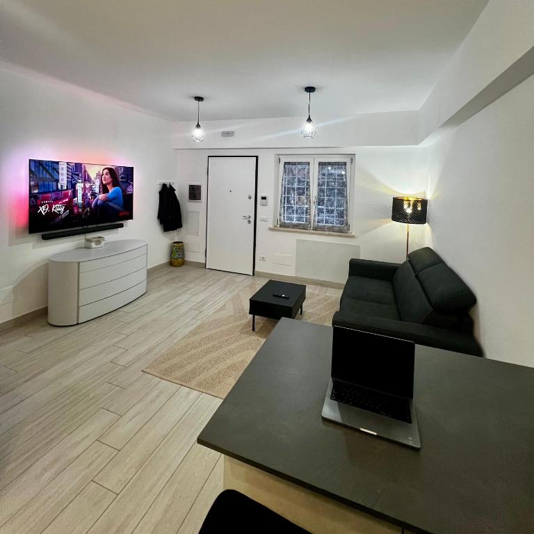 Elegant & Spacious 2BR 2BA Unit with Private Patio - Familien-Apartment mit 2 Schlafzimmern - 1