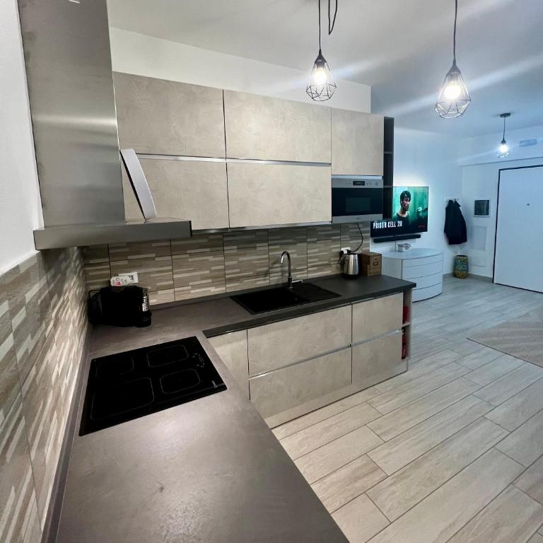 Elegant & Spacious 2BR 2BA Unit with Private Patio - Familien-Apartment mit 2 Schlafzimmern - 8