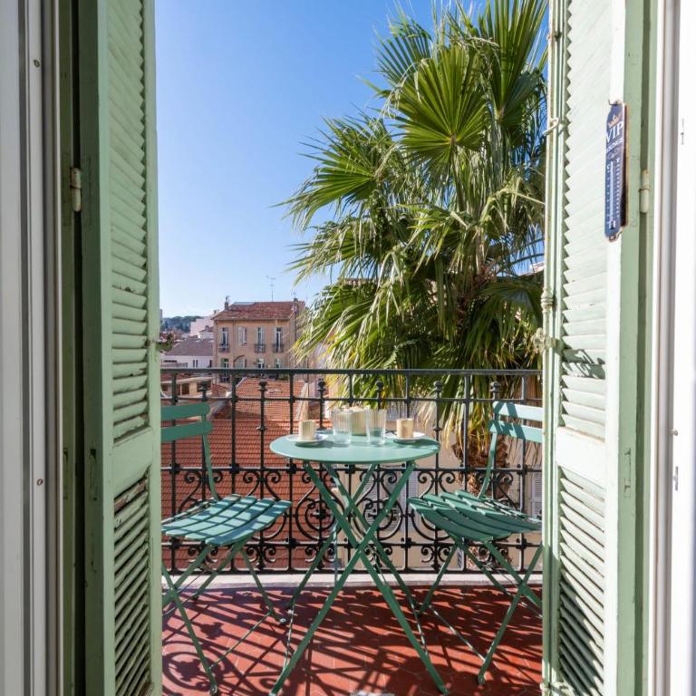 Modern 2-Br Apartment with Balconies 3 Min from Palais des Festivals - Apartment - 2
