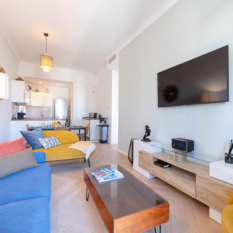 Modern 2-Br Apartment with Balconies 3 Min from Palais des Festivals - Apartment - 9