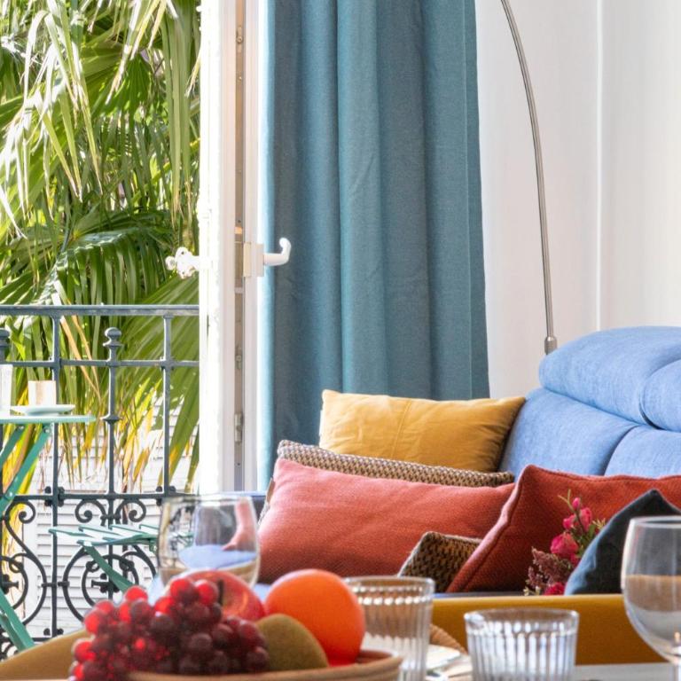 Modern 2-Br Apartment with Balconies 3 Min from Palais des Festivals - Apartment - 18