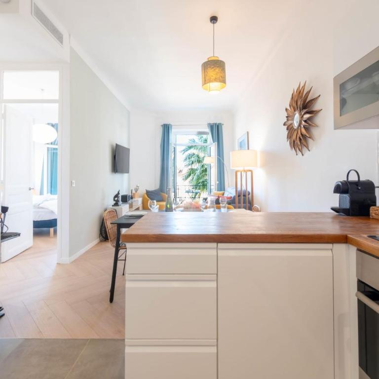Modern 2-Br Apartment with Balconies 3 Min from Palais des Festivals - Apartment - 17