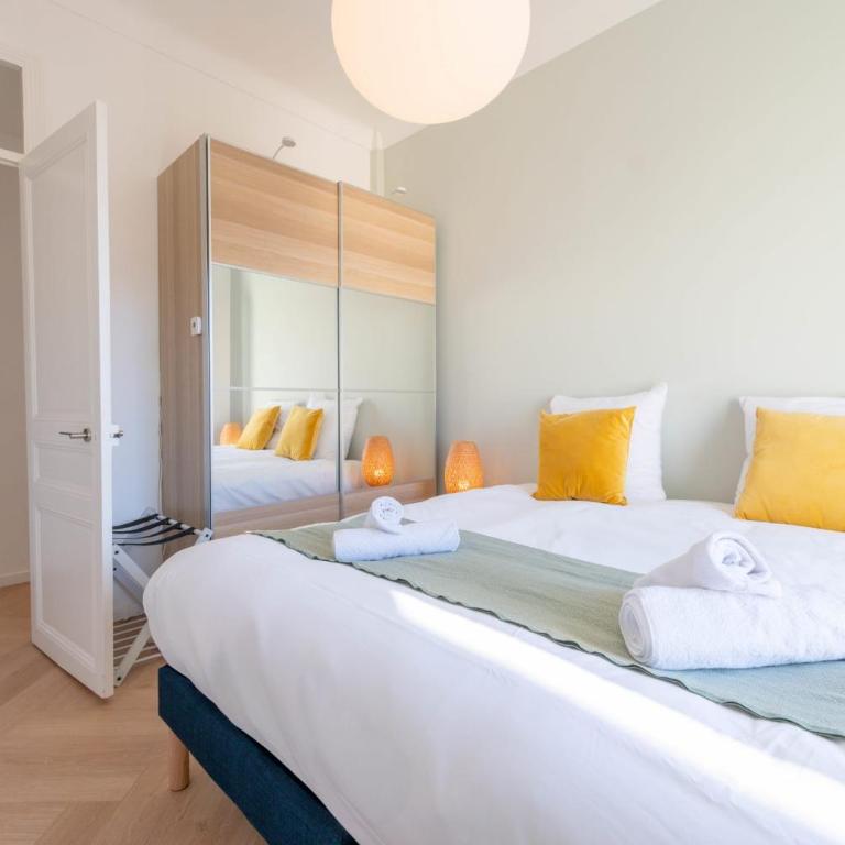 Modern 2-Br Apartment with Balconies 3 Min from Palais des Festivals - Apartment - 20