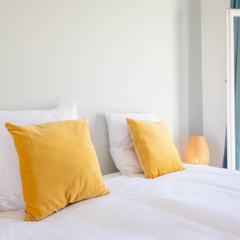 Modern 2-Br Apartment with Balconies 3 Min from Palais des Festivals - Apartment - 22