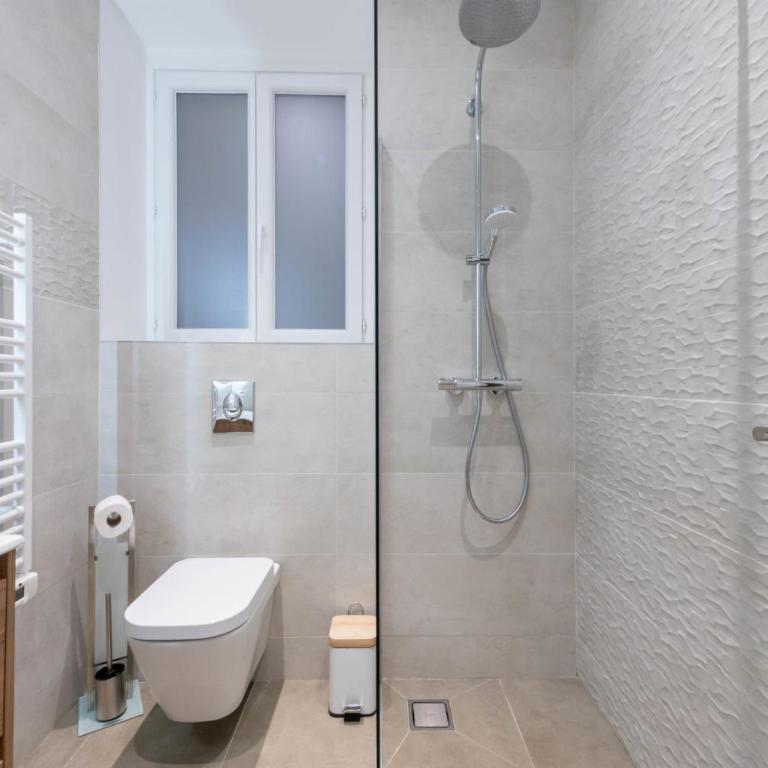 Modern 2-Br Apartment with Balconies 3 Min from Palais des Festivals - Apartment - 28