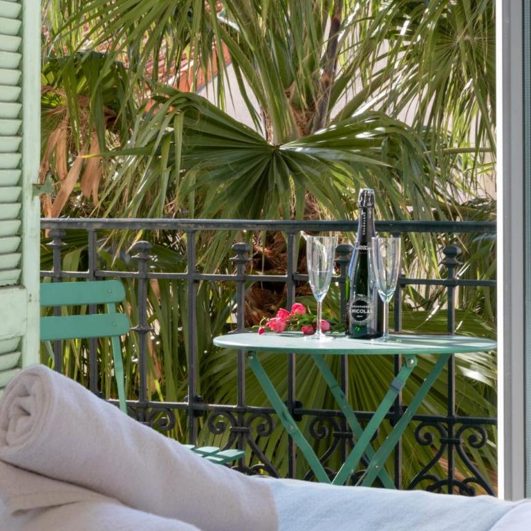 Modern 2-Br Apartment with Balconies 3 Min from Palais des Festivals - Apartment - 31