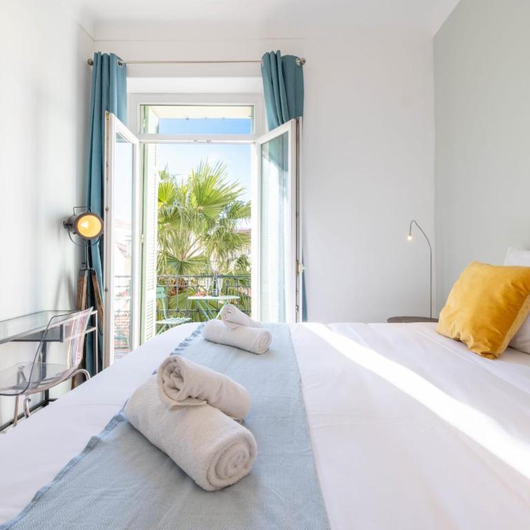 Modern 2-Br Apartment with Balconies 3 Min from Palais des Festivals - Apartment - 32
