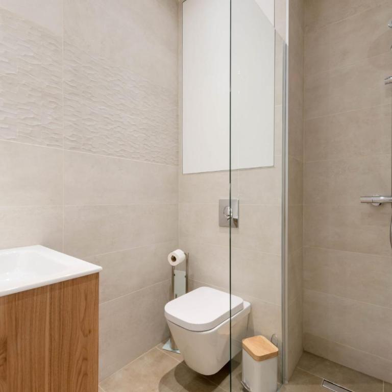 Modern 2-Br Apartment with Balconies 3 Min from Palais des Festivals - Apartment - 37