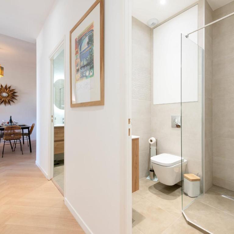 Modern 2-Br Apartment with Balconies 3 Min from Palais des Festivals - Apartment - 36