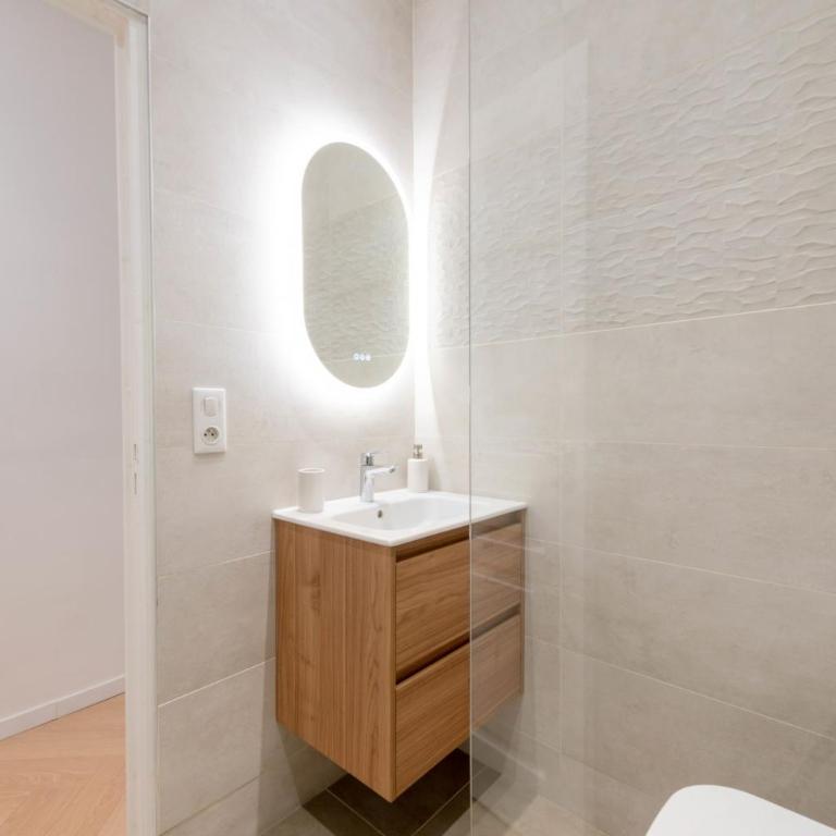 Modern 2-Br Apartment with Balconies 3 Min from Palais des Festivals - Apartment - 39