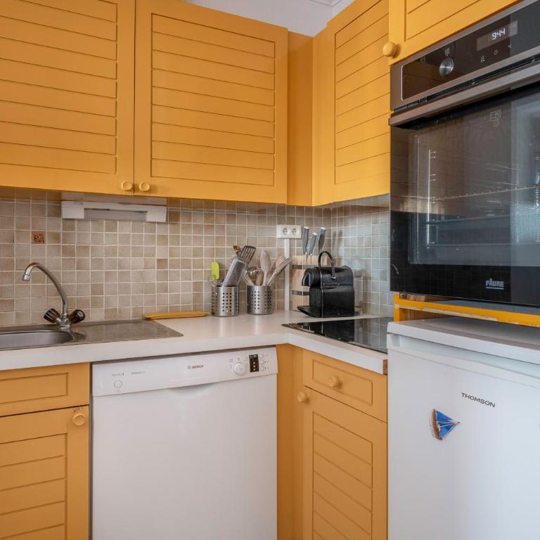 Appart pour 2 adultes et 1 enfant- Vue sur le Port - Apartment - 14