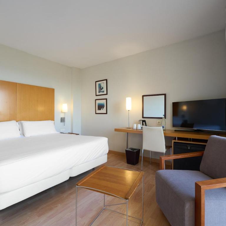 Catalonia Barcelona Beach - Superior Double Room with Balcony - 4