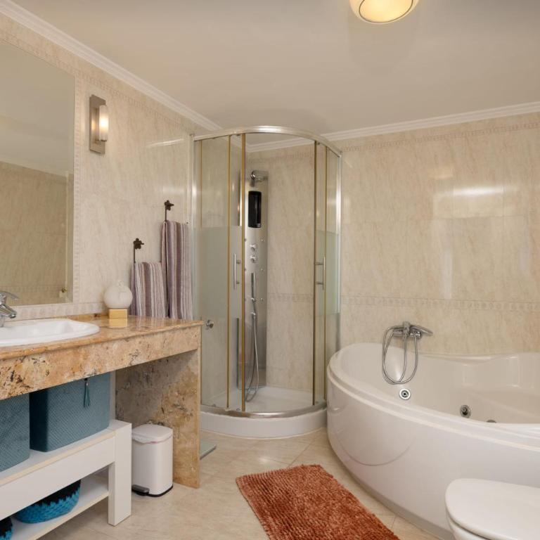 Your Private Paradise Luxurious Villa for Unforgettable Stays - Villa - 46
