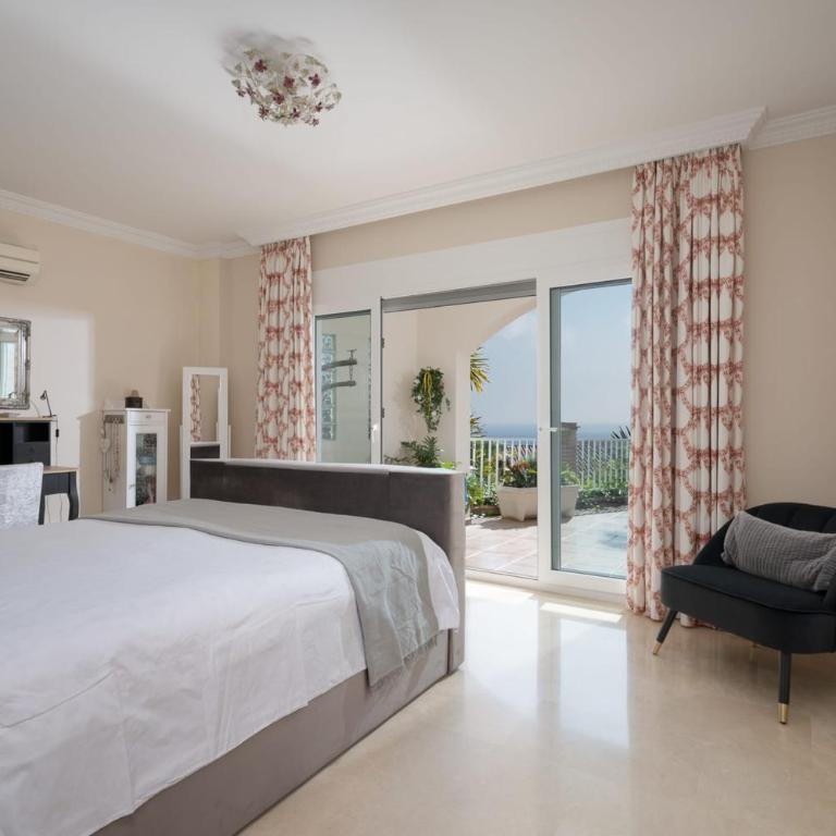 Your Private Paradise Luxurious Villa for Unforgettable Stays - Villa - 54