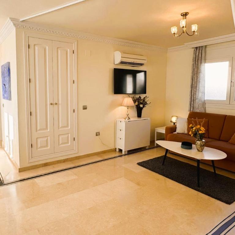 Your Private Paradise Luxurious Villa for Unforgettable Stays - Villa - 60